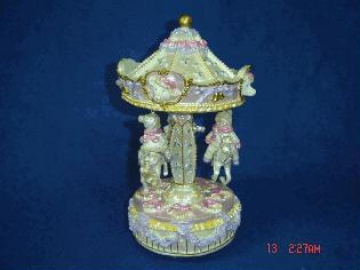 Polyresin decoration w/music